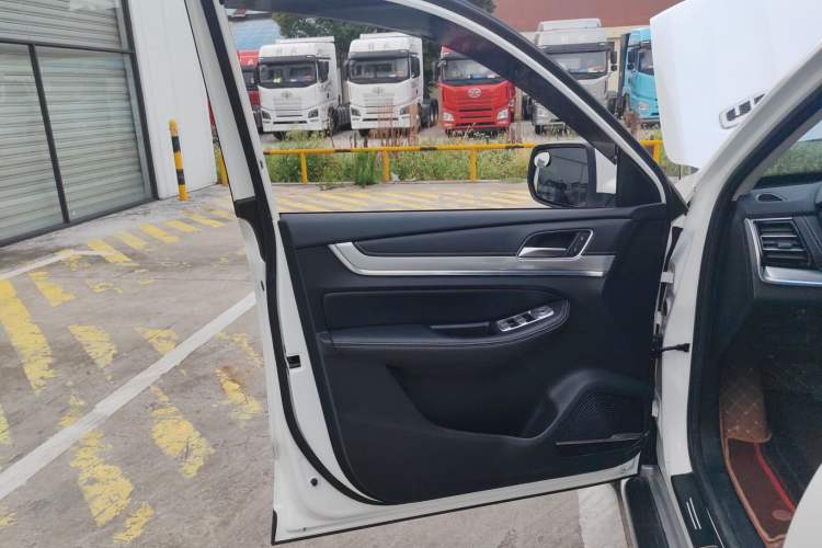 Used Roewe RX8 2019 30T Two-Wheel Drive Supreme Flagship Edition Interior 3