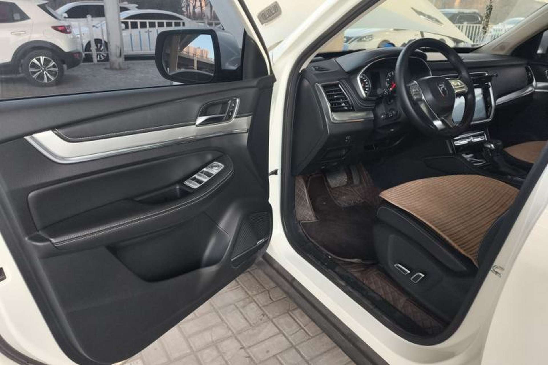Used Roewe RX8 2019 30T Two-Wheel Drive Supreme Flagship Edition Interior 3
