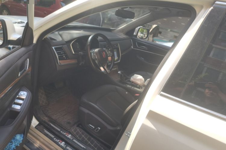 Used Roewe RX8 2019 30T Smart Connectivity Two-Wheel Drive Supreme Flagship Edition Interior 3