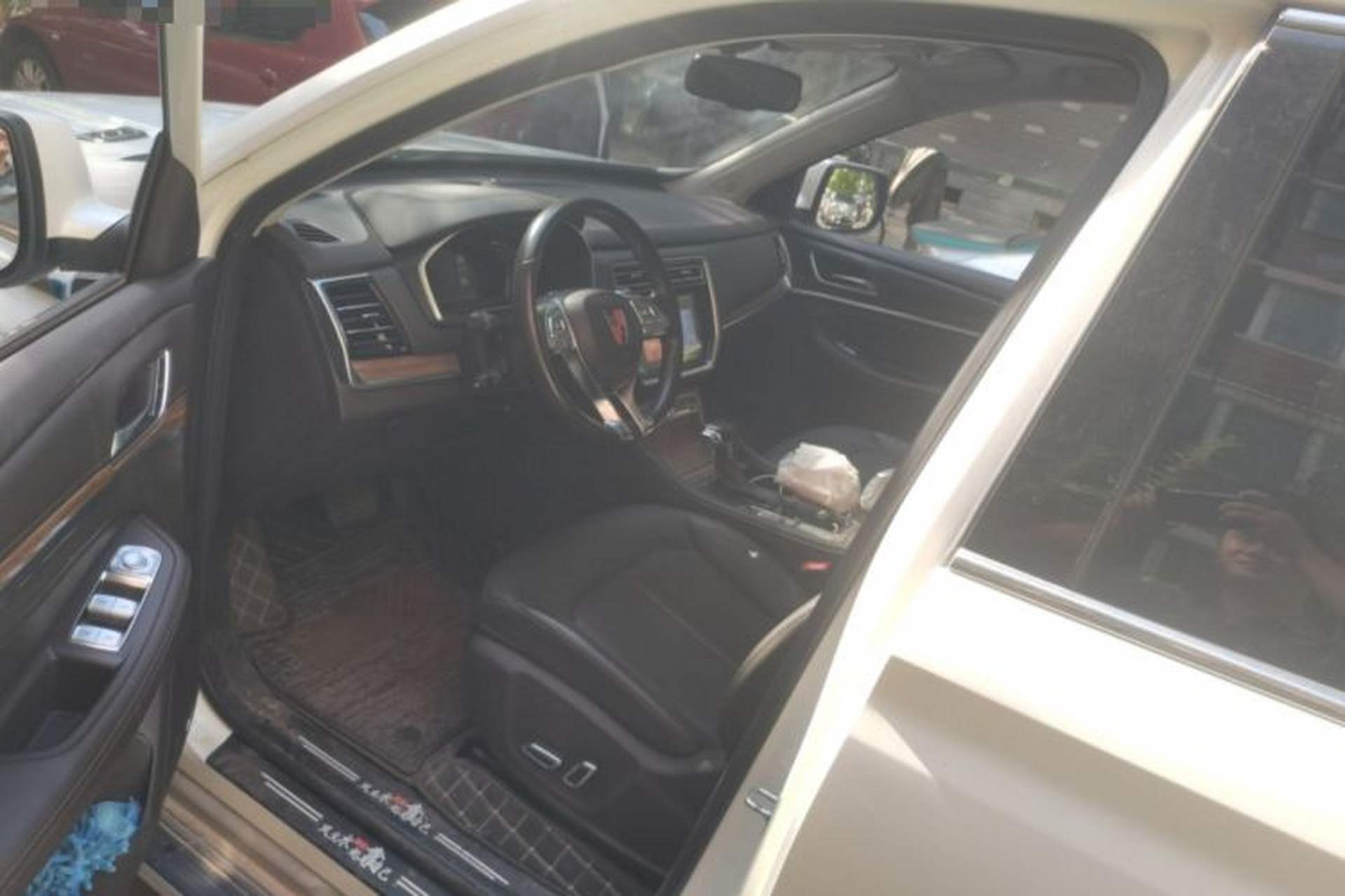 Used Roewe RX8 2019 30T Smart Connectivity Two-Wheel Drive Supreme Flagship Edition Interior 3