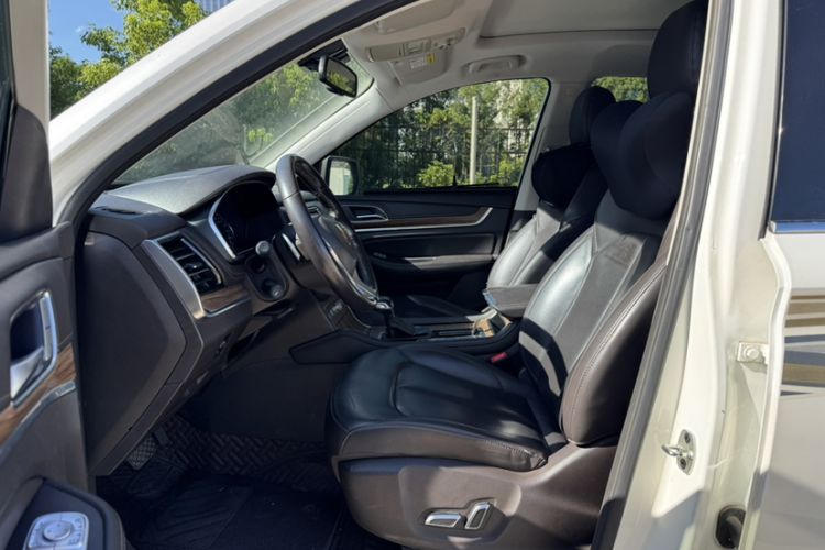 Used Roewe RX8 2019 30T Smart Connectivity Two-Wheel Drive Supreme Flagship Edition Interior 4