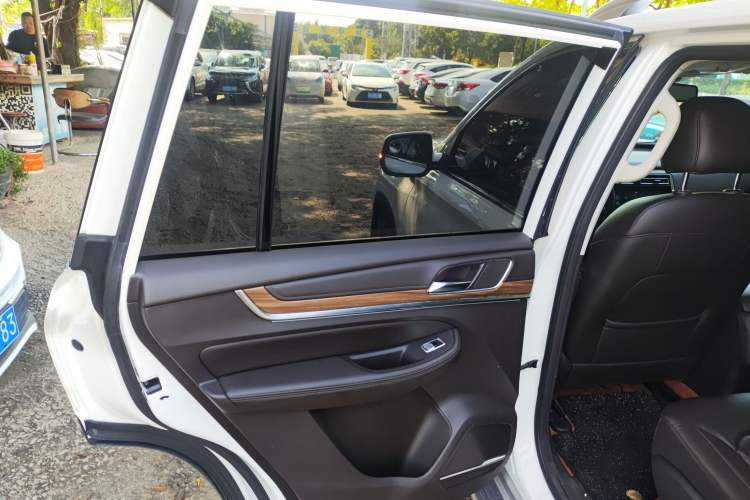 Used Roewe RX8 2019 30T Smart Connectivity Two-Wheel Drive Supreme Flagship Edition Interior 7