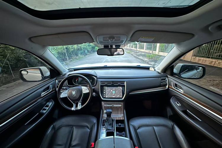 Used Roewe RX8 2019 30T Smart Connectivity Two-Wheel Drive Supreme Flagship Edition Interior 9