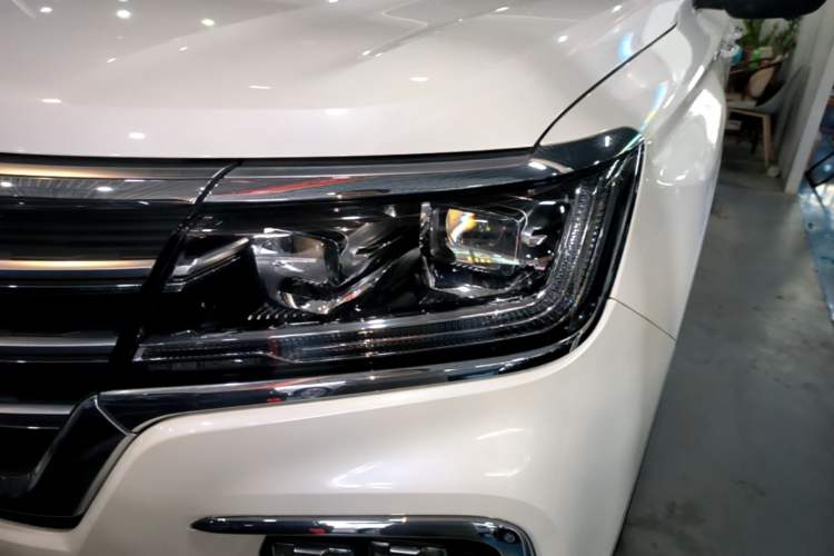 Used Roewe RX8 2019 30T Smart Connectivity Two-Wheel Drive Supreme Flagship Edition Left Front Headlight