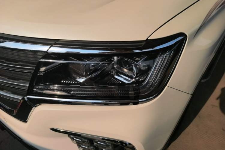 Used Roewe RX8 2019 30T Two-Wheel Drive Supreme Flagship Edition Left Front Headlight