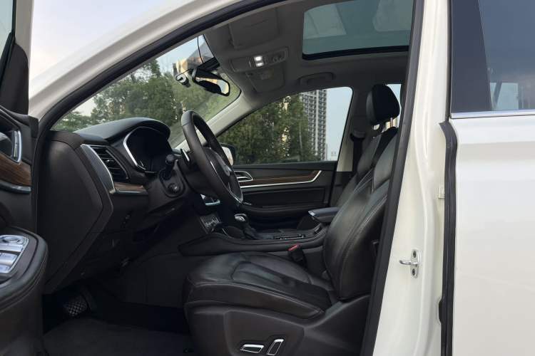 Used Roewe RX8 2019 30T Smart Connectivity Two-Wheel Drive Supreme Flagship Edition Left Front Seat