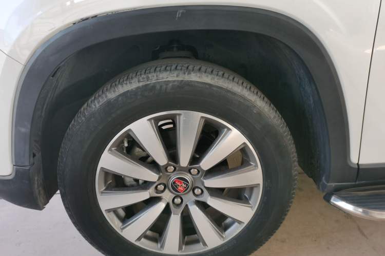 Used Roewe RX8 2019 30T Smart Connectivity Two-Wheel Drive Supreme Flagship Edition Left Front Wheel Hub