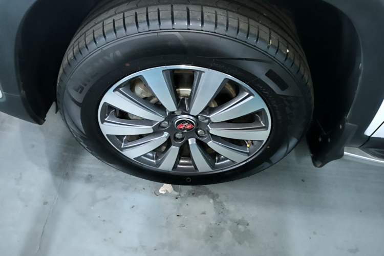 Used Roewe RX8 2019 30T Smart Connectivity Two-Wheel Drive Supreme Flagship Edition Left Front Wheel Hub