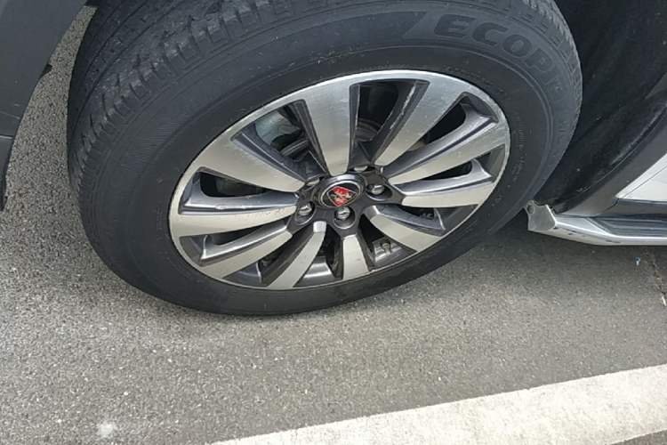 Used Roewe RX8 2019 30T Smart Connectivity Two-Wheel Drive Supreme Flagship Edition Left Front Wheel Hub