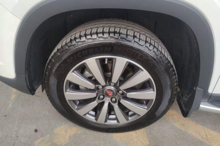 Used Roewe RX8 2019 30T Smart Connectivity Two-Wheel Drive Supreme Flagship Edition Left Front Wheel Hub