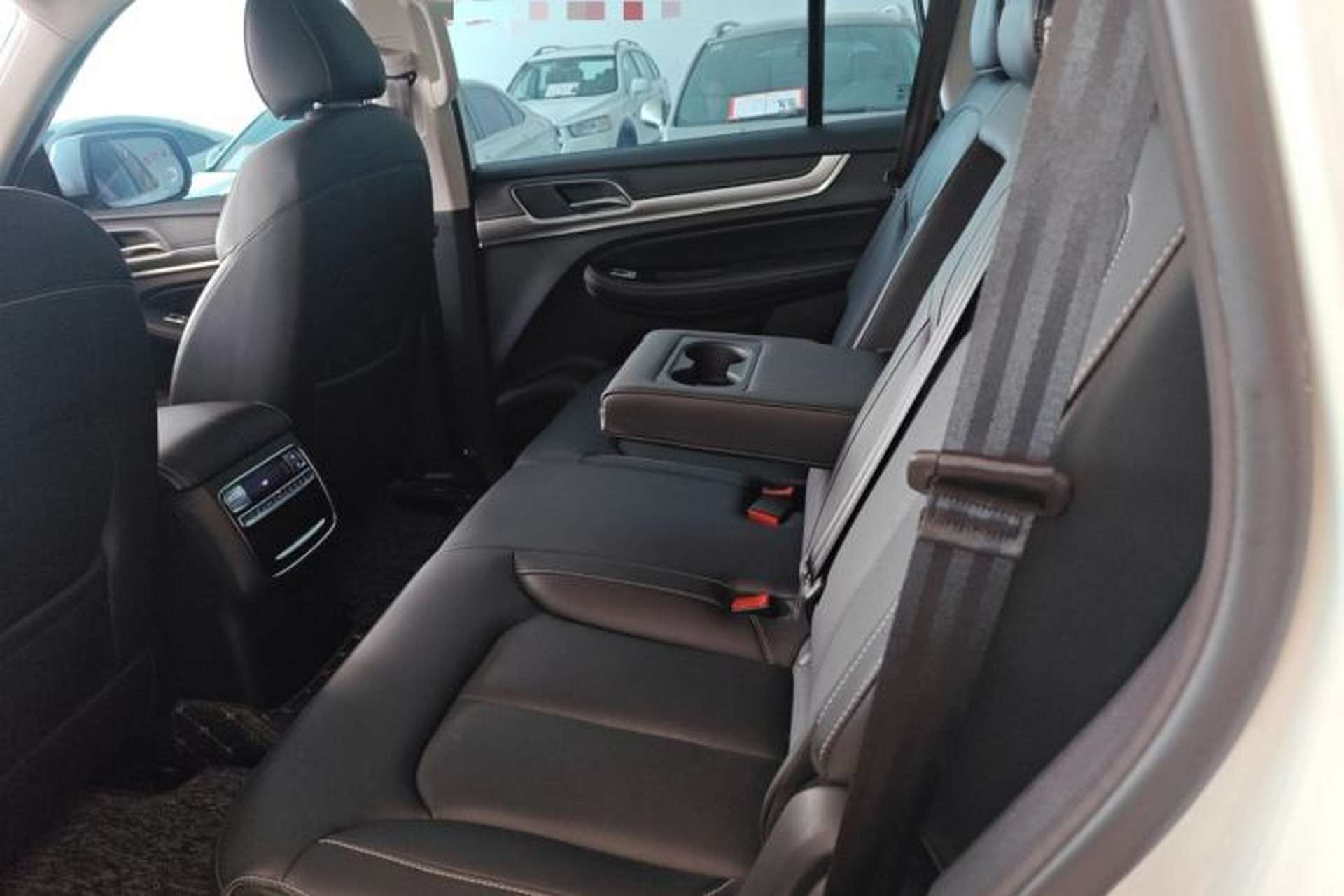 Used Roewe RX8 2019 30T Two-Wheel Drive Supreme Flagship Edition Left Rear Seat