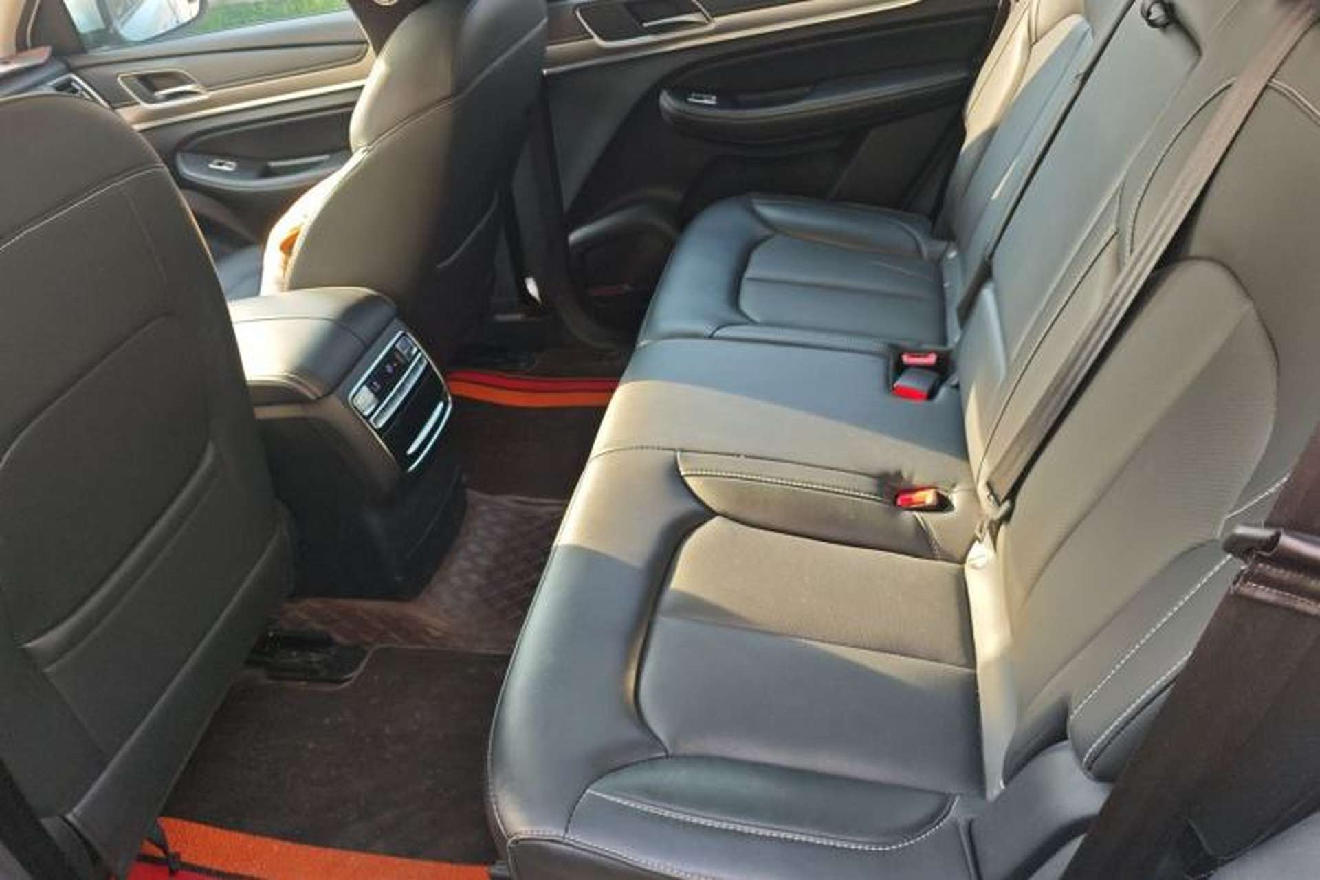 Used Roewe RX8 2019 30T Two-Wheel Drive Supreme Flagship Edition Left Rear Seat