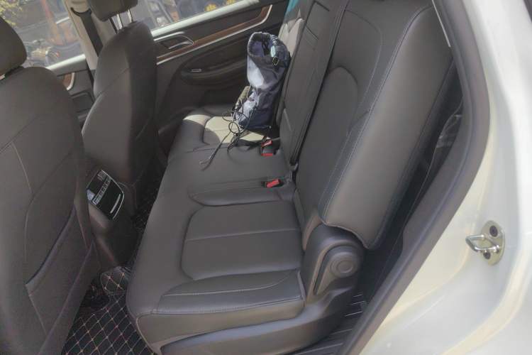 Used Roewe RX8 2019 30T Smart Connectivity Four-Wheel Drive Supreme Flagship Edition Left Rear Seat