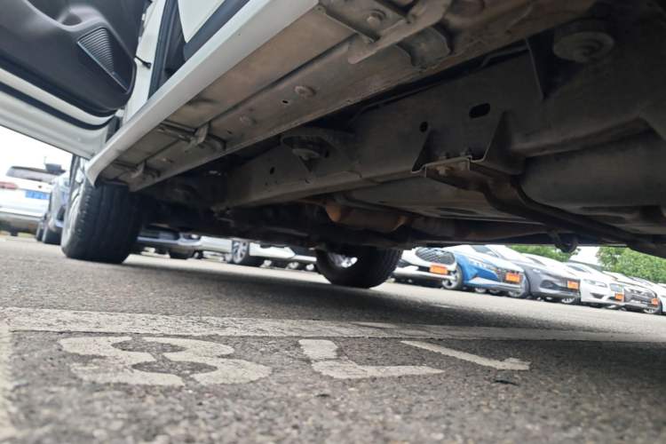 Used Roewe RX8 2019 30T Smart Connectivity Four-Wheel Drive Supreme Flagship Edition Left Side Sill