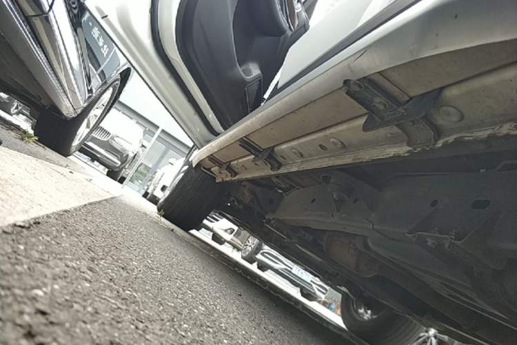 Used Roewe RX8 2019 30T Smart Connectivity Two-Wheel Drive Supreme Flagship Edition Left Side Sill