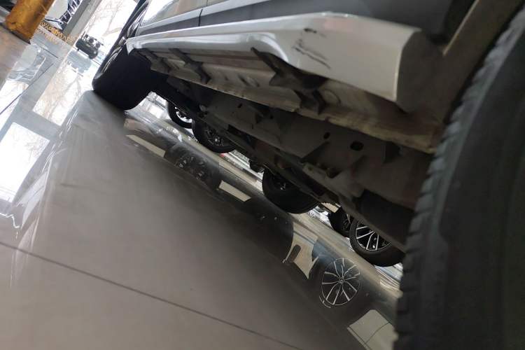 Used Roewe RX8 2019 30T Two-Wheel Drive Supreme Flagship Edition Left Side Sill