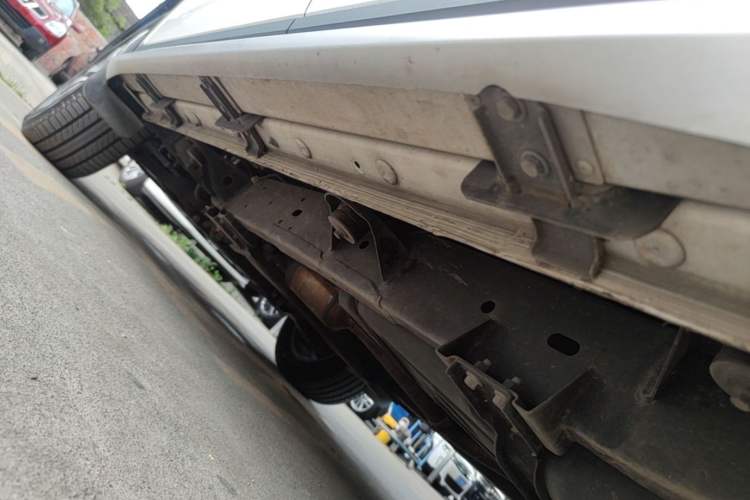 Used Roewe RX8 2019 30T Smart Connectivity Two-Wheel Drive Supreme Flagship Edition Left Side Sill