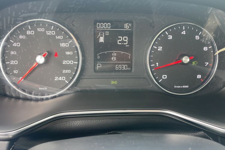 Used Roewe RX8 2019 30T Two-Wheel Drive Supreme Flagship Edition Odometer Close Up