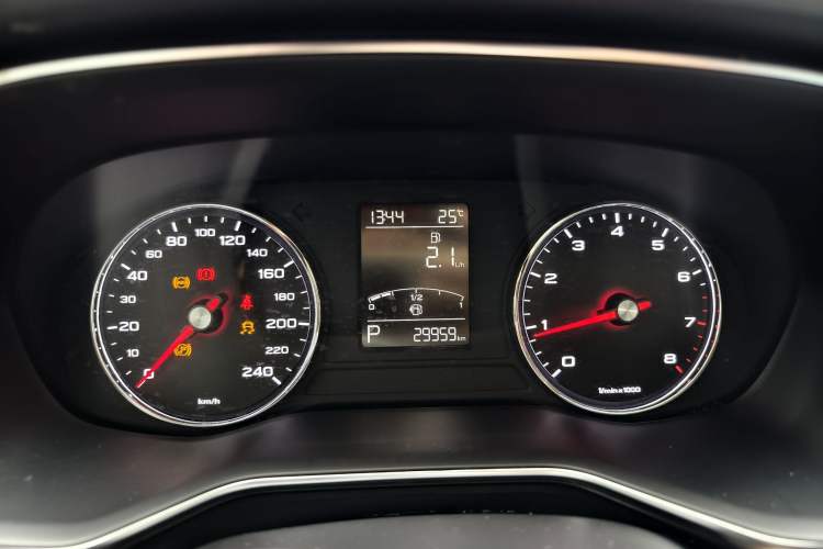 Used Roewe RX8 2019 30T Two-Wheel Drive Supreme Flagship Edition Odometer Close Up