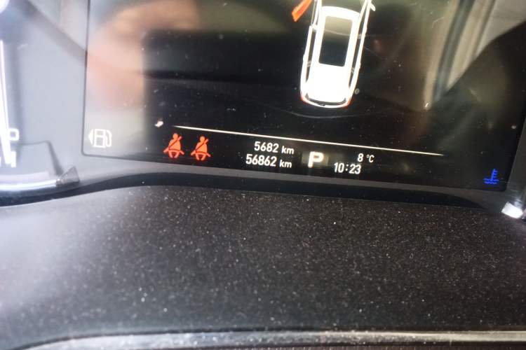 Used Roewe RX8 2019 30T Smart Connectivity Two-Wheel Drive Supreme Flagship Edition Odometer Close Up