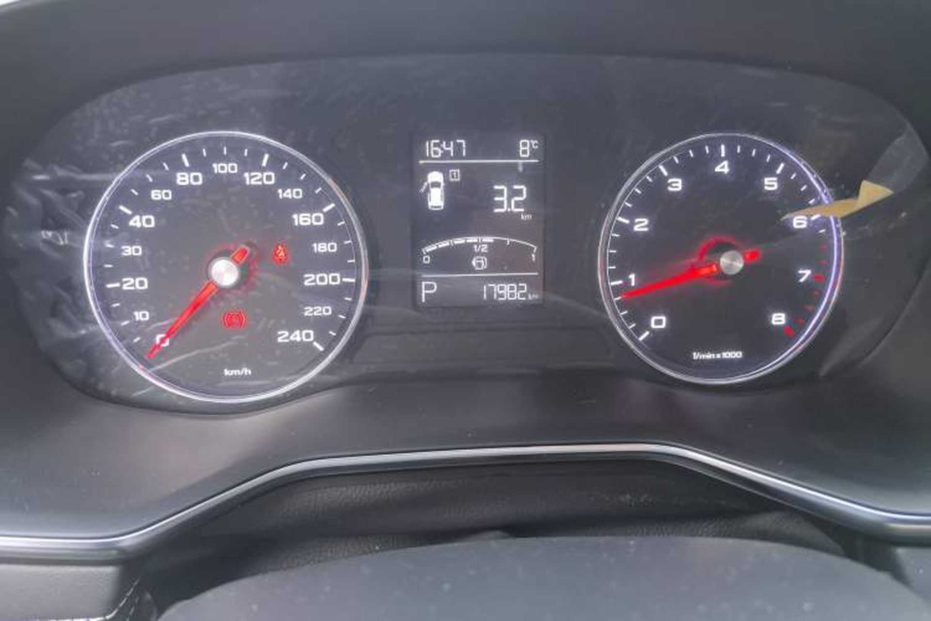 Used Roewe RX8 2019 30T Two-Wheel Drive Supreme Flagship Edition Odometer Close Up