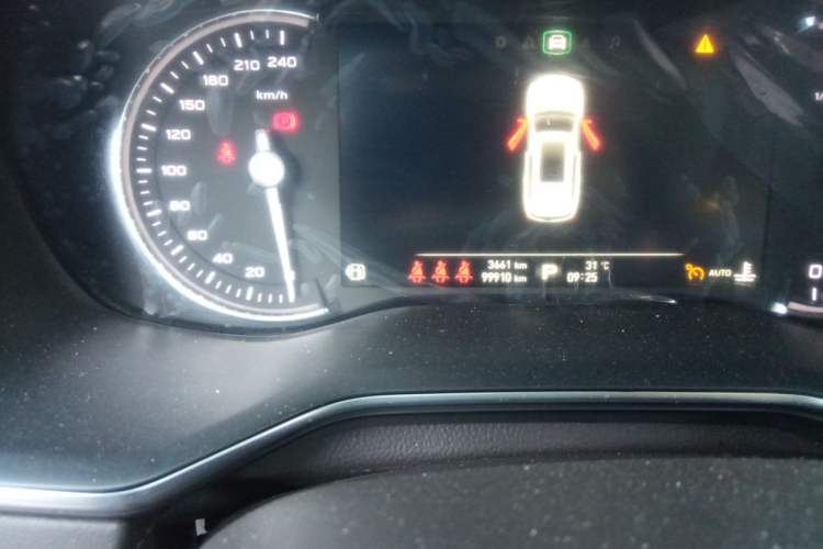 Used Roewe RX8 2019 30T Smart Connectivity Four-Wheel Drive Supreme Flagship Edition Odometer Close Up