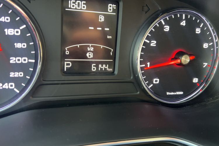 Used Roewe RX8 2019 30T Two-Wheel Drive Supreme Flagship Edition Odometer Close Up