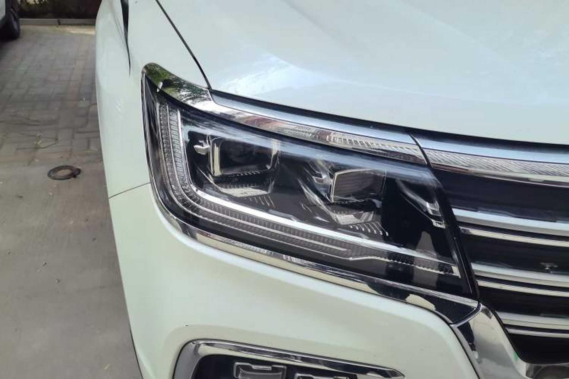 Used Roewe RX8 2019 30T Smart Connectivity Four-Wheel Drive Supreme Flagship Edition Right Front Headlight