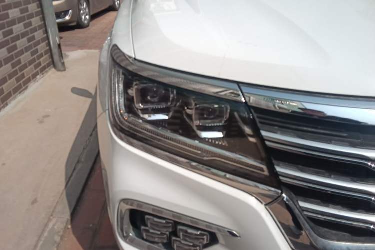 Used Roewe RX8 2019 30T Smart Connectivity Two-Wheel Drive Supreme Flagship Edition Right Front Headlight
