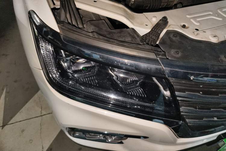 Used Roewe RX8 2019 30T Smart Connectivity Four-Wheel Drive Supreme Flagship Edition Right Front Headlight
