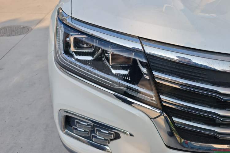 Used Roewe RX8 2019 30T Two-Wheel Drive Supreme Flagship Edition Right Front Headlight