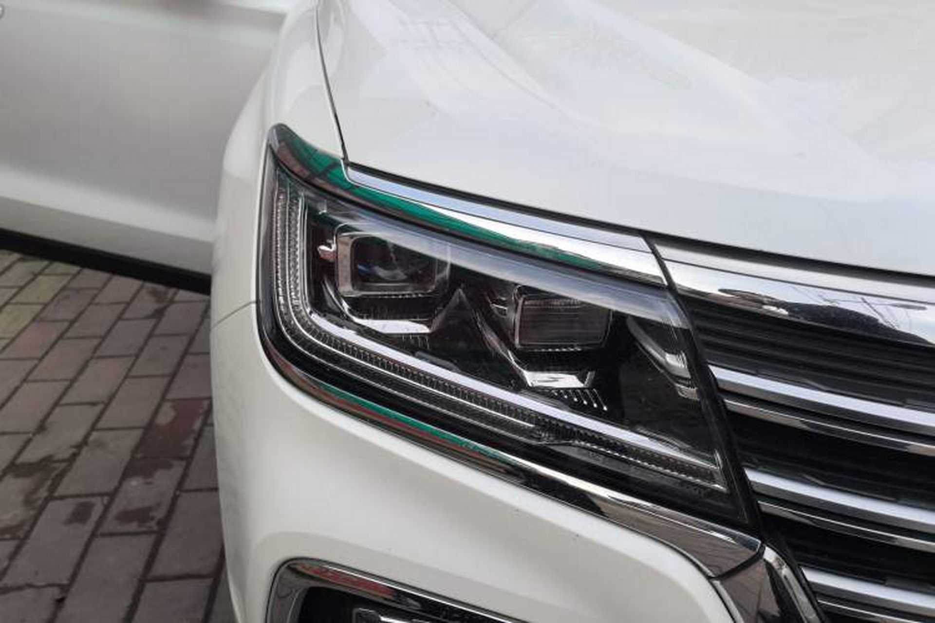 Used Roewe RX8 2019 30T Two-Wheel Drive Supreme Flagship Edition Right Front Headlight