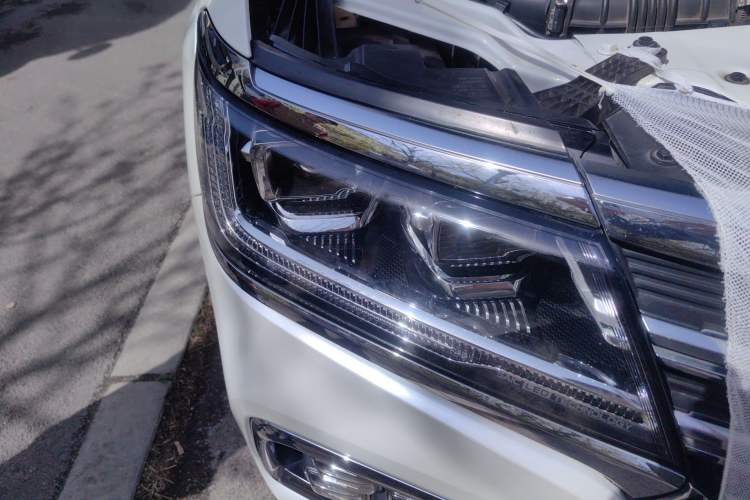 Used Roewe RX8 2019 30T Smart Connectivity Four-Wheel Drive Supreme Flagship Edition Right Front Headlight