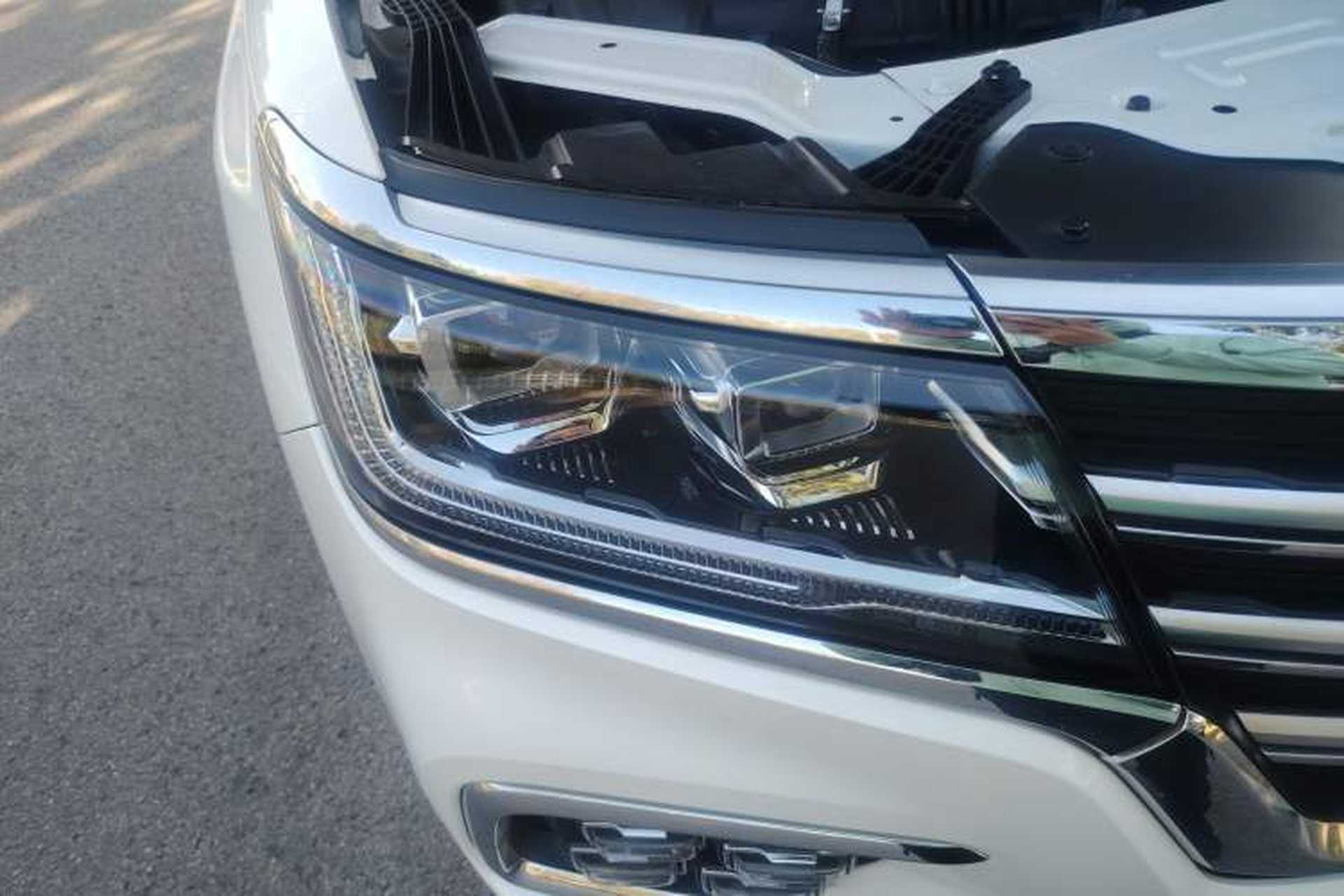 Used Roewe RX8 2019 30T Smart Connectivity Two-Wheel Drive Supreme Flagship Edition Right Front Headlight