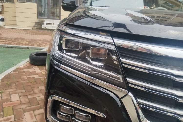 Used Roewe RX8 2019 30T Smart Connectivity Four-Wheel Drive Supreme Flagship Edition Right Front Headlight