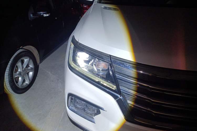 Used Roewe RX8 2019 30T Two-Wheel Drive Supreme Flagship Edition Right Front Headlight