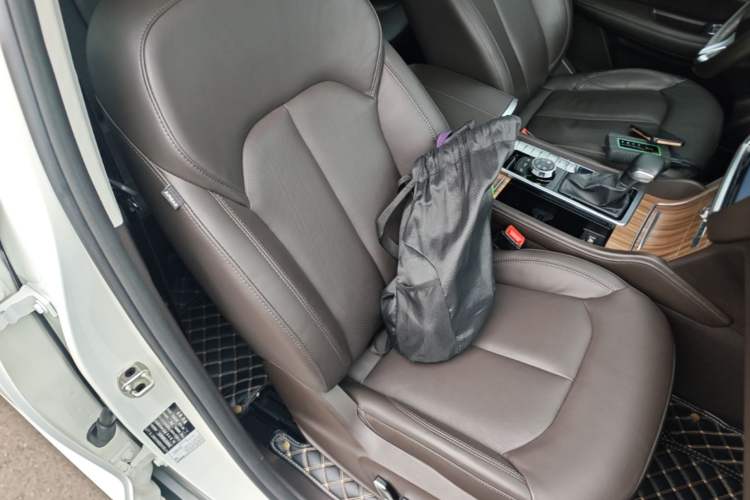 Used Roewe RX8 2019 30T Smart Connectivity Four-Wheel Drive Supreme Flagship Edition Right Front Seat
