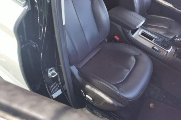 Used Roewe RX8 2019 30T Smart Connectivity Two-Wheel Drive Supreme Flagship Edition Right Front Seat