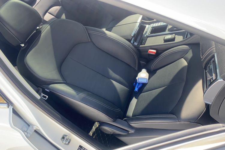 Used Roewe RX8 2019 30T Two-Wheel Drive Supreme Flagship Edition Right Front Seat