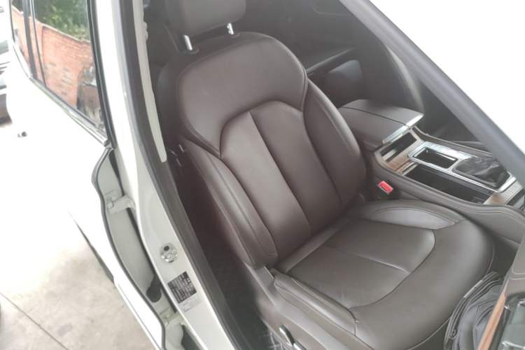 Used Roewe RX8 2019 30T Smart Connectivity Two-Wheel Drive Supreme Flagship Edition Right Front Seat