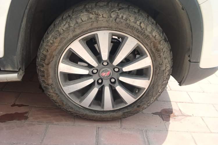Used Roewe RX8 2019 30T Smart Connectivity Two-Wheel Drive Supreme Flagship Edition Right Front Wheel Hub