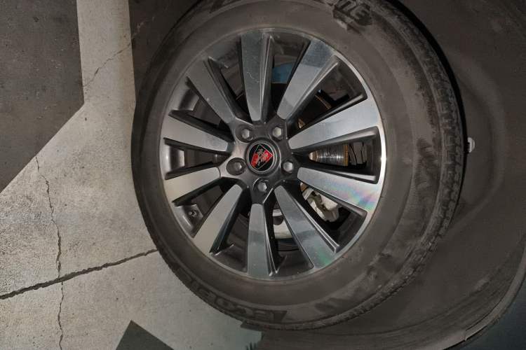 Used Roewe RX8 2019 30T Smart Connectivity Four-Wheel Drive Supreme Flagship Edition Right Front Wheel Hub