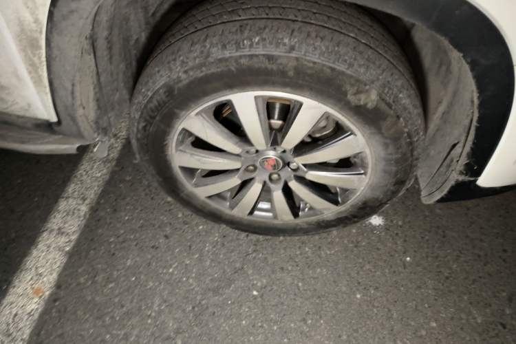 Used Roewe RX8 2019 30T Smart Connectivity Four-Wheel Drive Supreme Flagship Edition Right Front Wheel Hub