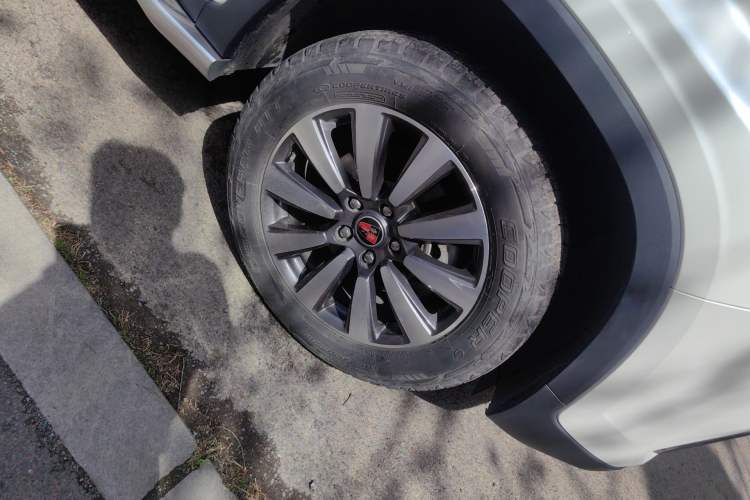 Used Roewe RX8 2019 30T Smart Connectivity Four-Wheel Drive Supreme Flagship Edition Right Front Wheel Hub