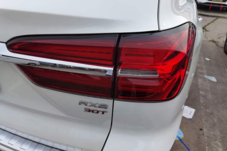 Used Roewe RX8 2019 30T Two-Wheel Drive Supreme Flagship Edition Right Rear Taillight