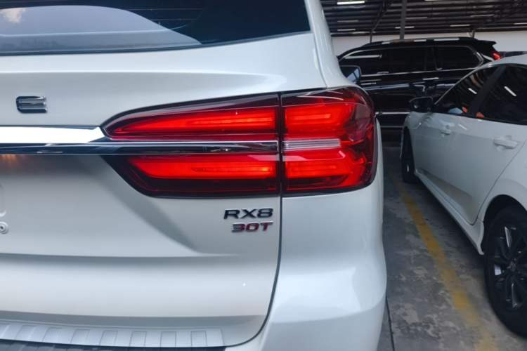 Used Roewe RX8 2019 30T Two-Wheel Drive Supreme Flagship Edition Right Rear Taillight