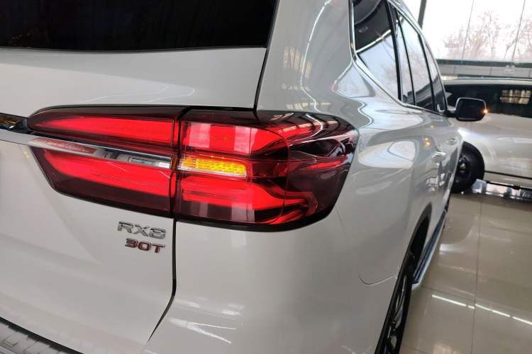 Used Roewe RX8 2019 30T Two-Wheel Drive Supreme Flagship Edition Right Rear Taillight