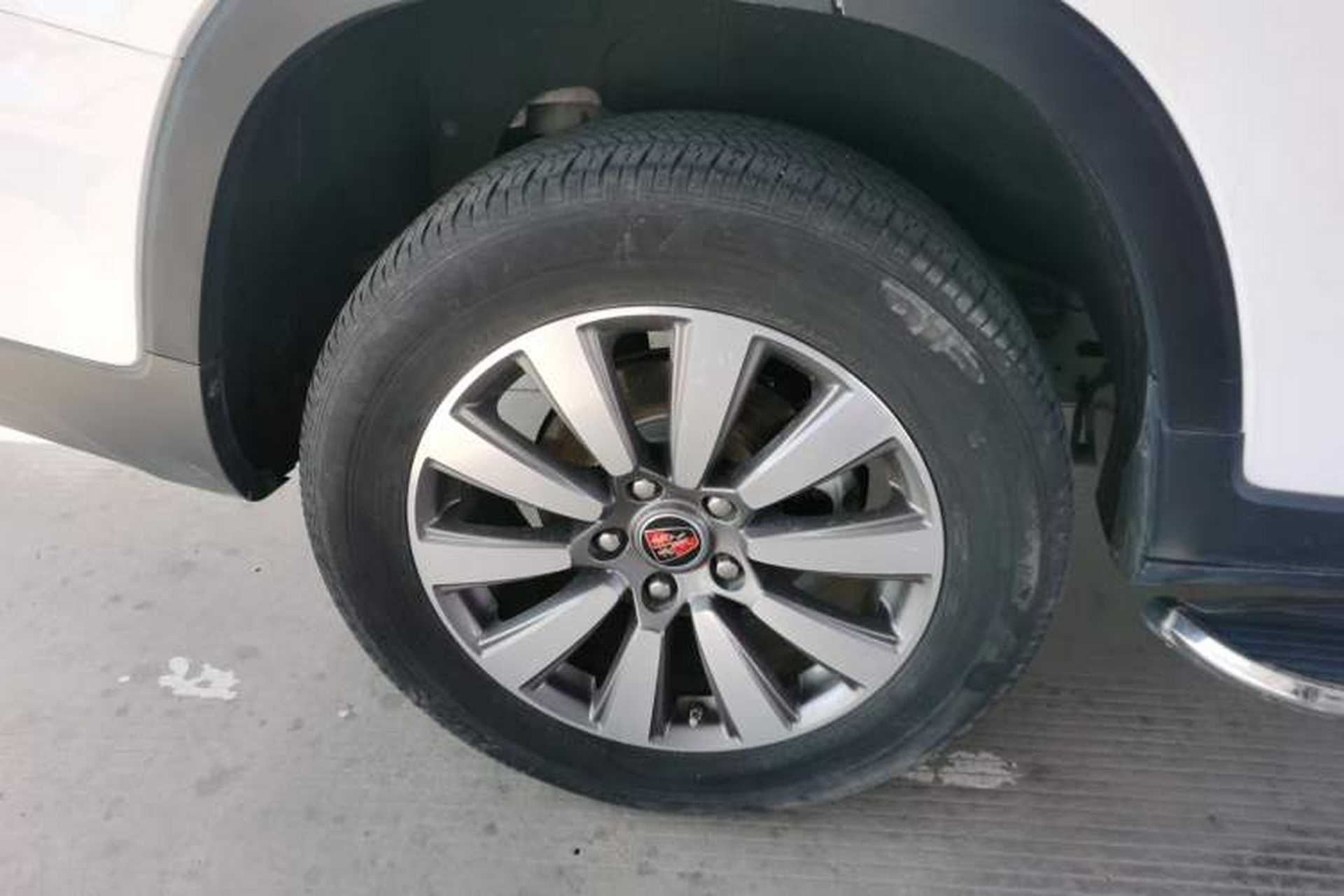 Used Roewe RX8 2019 30T Smart Connectivity Two-Wheel Drive Supreme Flagship Edition Right Rear Wheel Hub