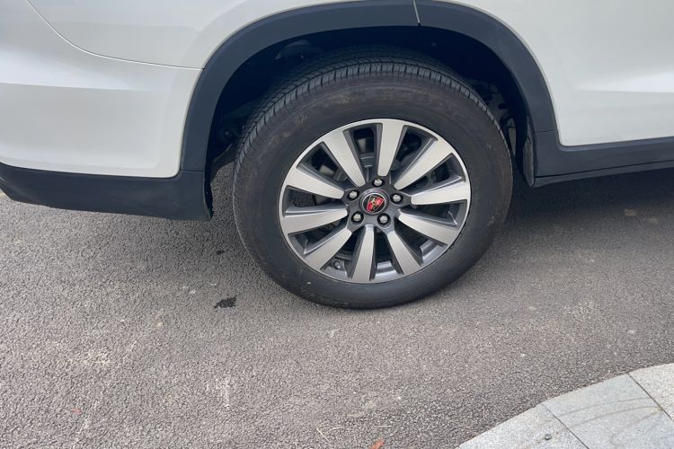 Used Roewe RX8 2019 30T Two-Wheel Drive Supreme Flagship Edition Right Rear Wheel Hub