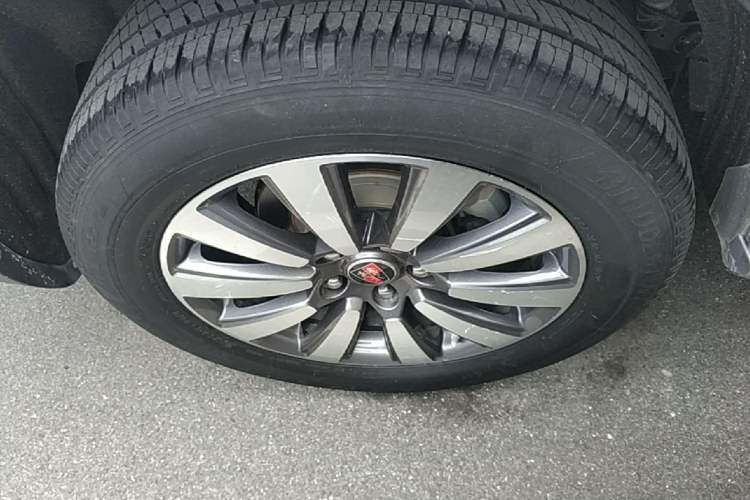 Used Roewe RX8 2019 30T Smart Connectivity Two-Wheel Drive Supreme Flagship Edition Right Rear Wheel Hub